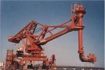 Istovarivač broda s korpom